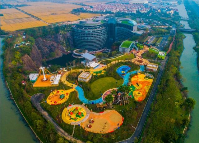 又多了一个亲子游乐场，亚太首个蓝精灵主题乐园落户上海