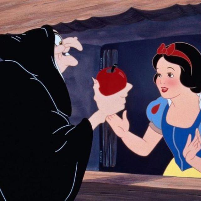 《白雪公主与七个小矮人》：白雪公主父亲，不负责任男人的代表