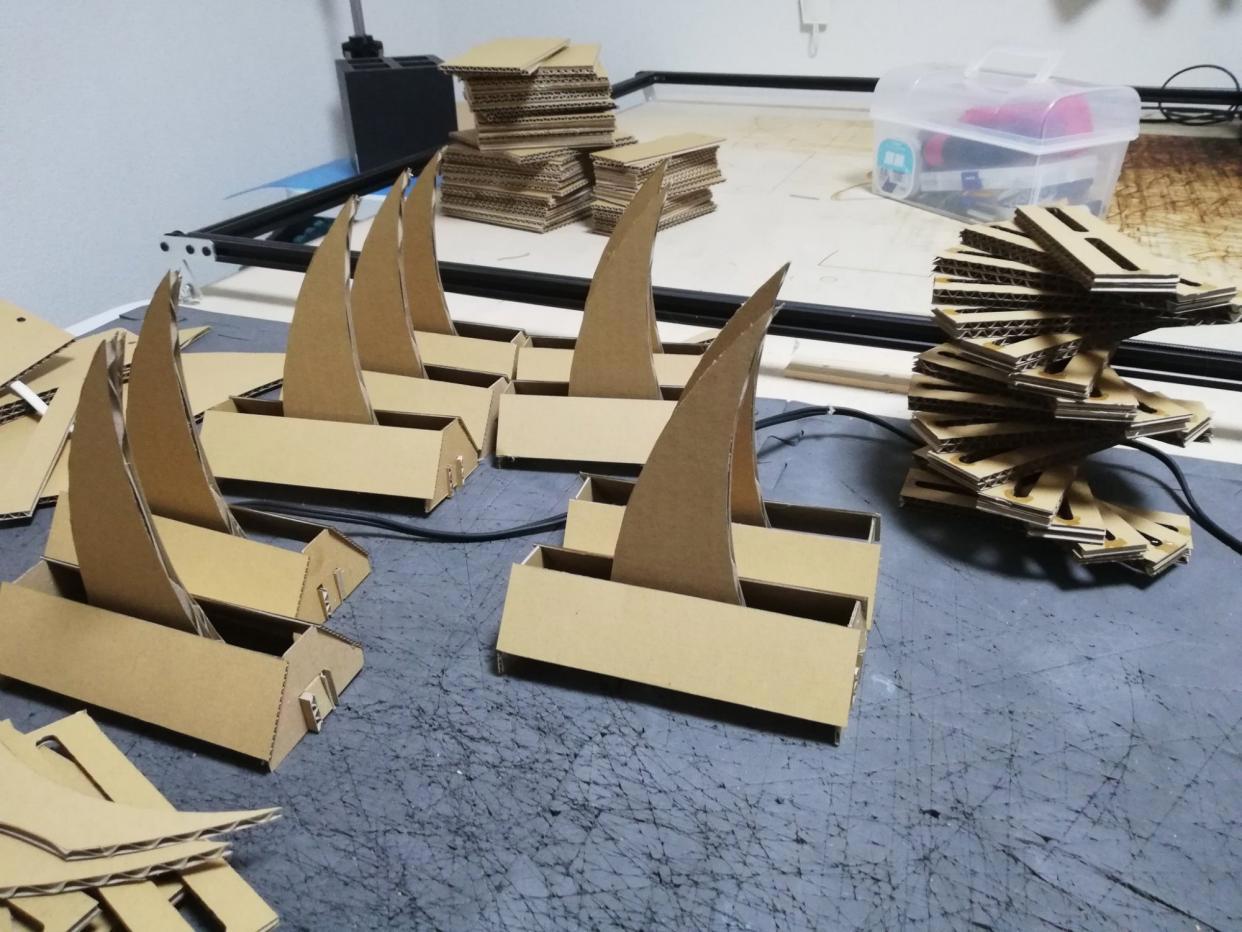 岛国小哥用硬纸板做出动漫神器，灵枪能浮空操纵，这是什么原理？