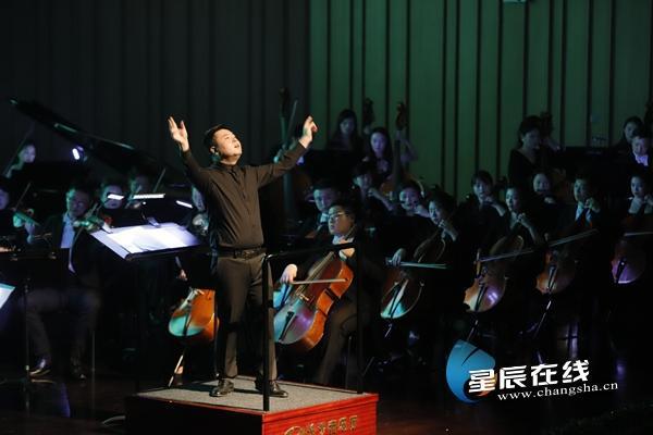 长沙掀起动漫狂欢夜，N部动漫主题曲一秒回童年