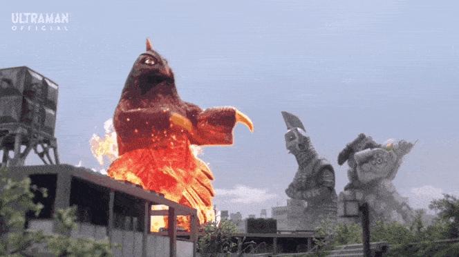 奥特曼官方推出三面怪人达达抱枕，网友：人至少不能