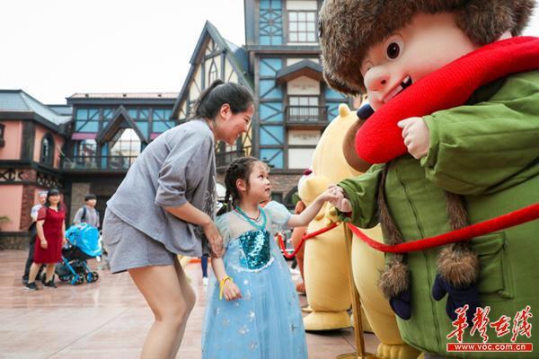 “六一”万人狂欢全球首场熊出没交响音乐会株洲方特唱响