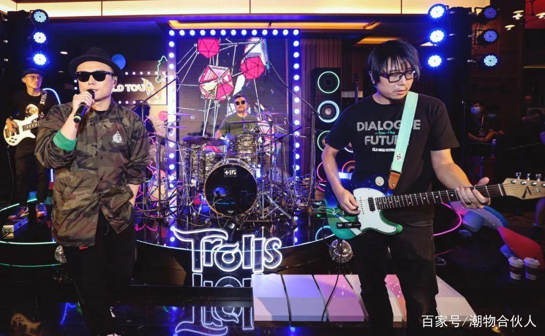 《魔发精灵2》影院“蹦迪”特调：三分之一Techno勾兑流行摇滚