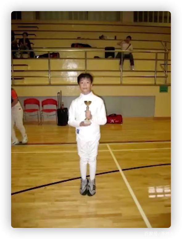 港岛沸腾！为中国香港夺得金牌的“少年剑神”和他背后的故事