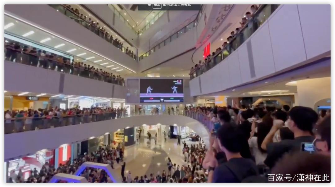 港岛沸腾！为中国香港夺得金牌的“少年剑神”和他背后的故事