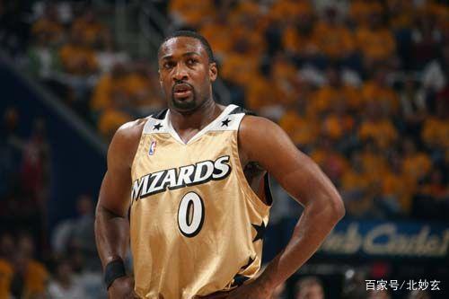 NBA球星养宠物到底有多秀？有人养鲨鱼，有人为狗打官司