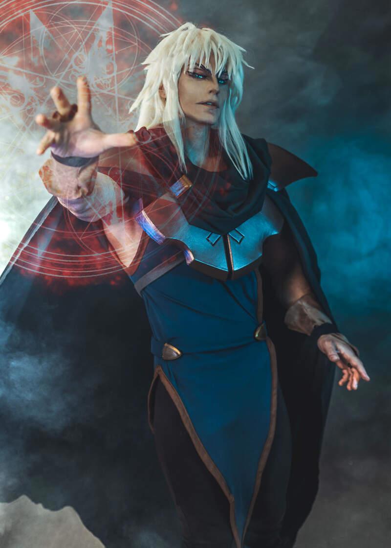 国外肌肉帅哥cos海贼王索隆，性感诠释绿藻头的筋肉魅力