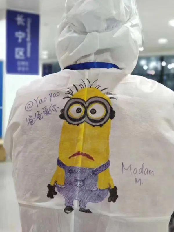 战斗力爆表！大白们在“最前线”披上了这些“手绘战袍”