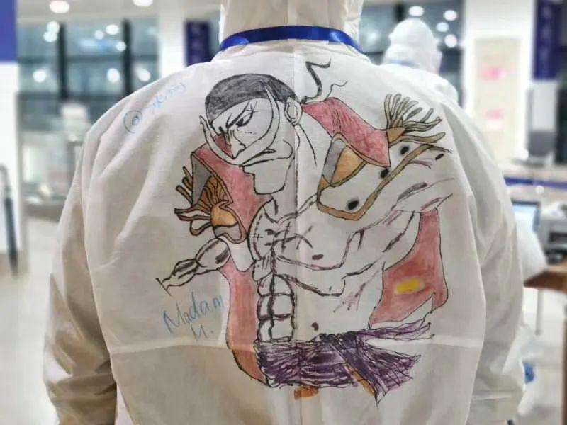 战斗力爆表！大白们在“最前线”披上了这些“手绘战袍”