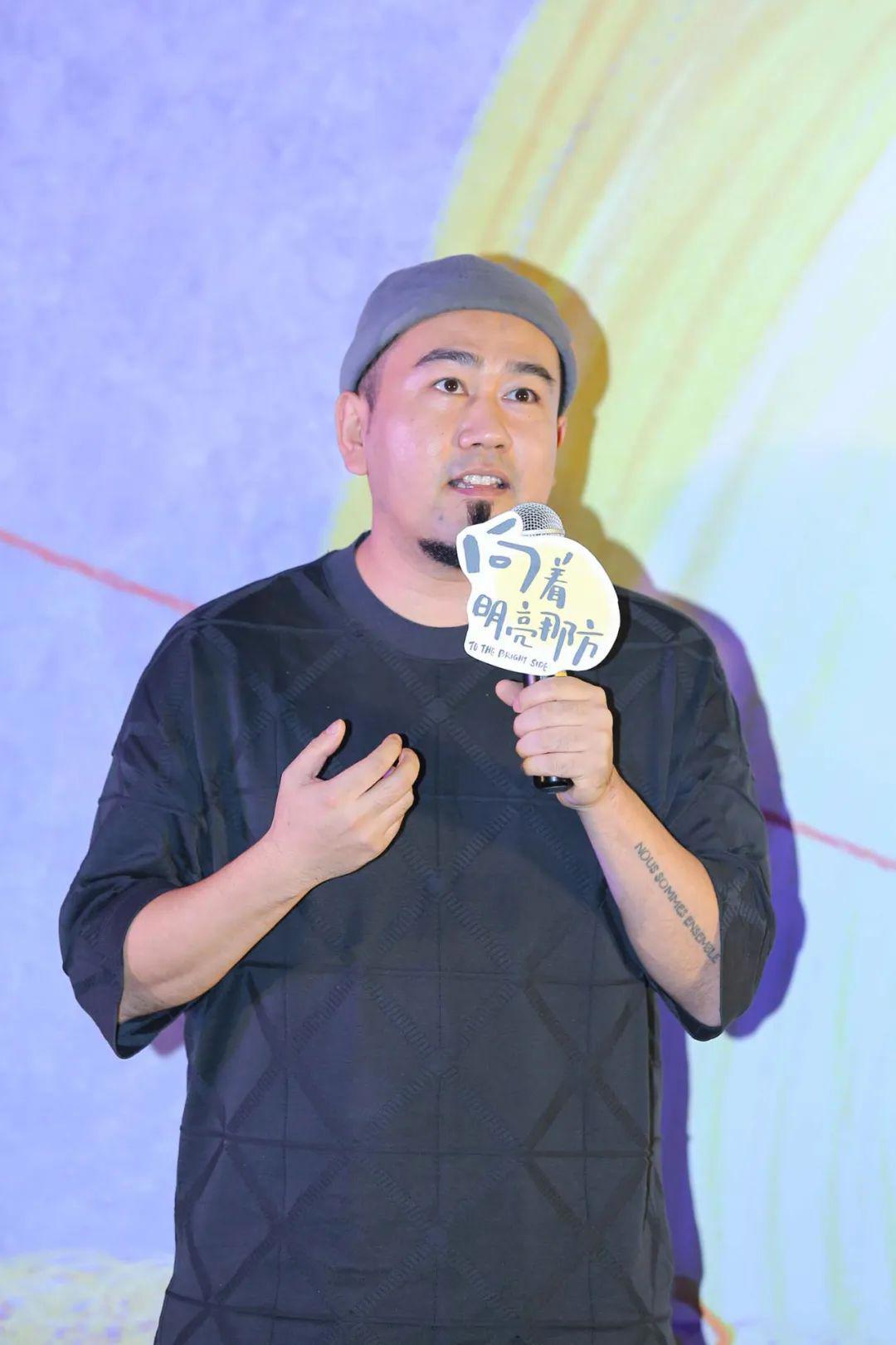 被催公映的《向着明亮那方》，“惊喜”的不止“超前”观影