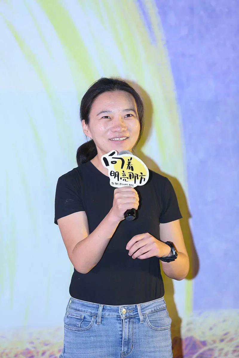 被催公映的《向着明亮那方》，“惊喜”的不止“超前”观影