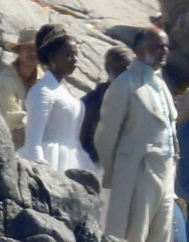 《小美人鱼》黑人女主穿连衣裙现身！表情自信，无惧舆论晒自拍