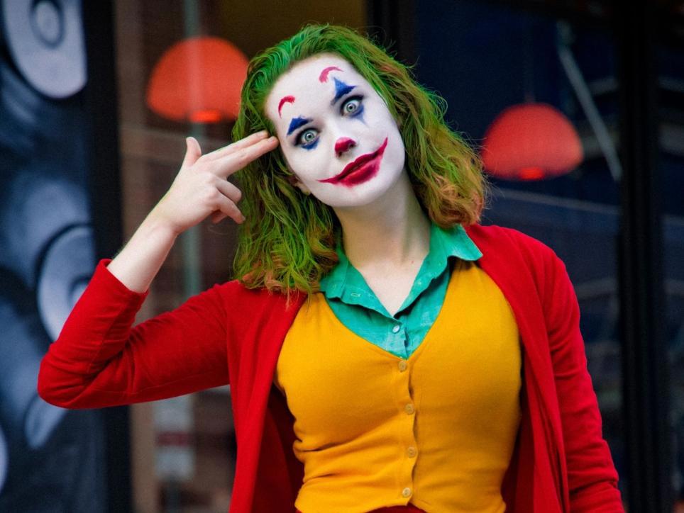 惊艳的小丑cosplay，没想到来自于女coser，扮成哈莉奎茵同样很棒