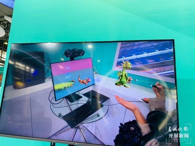 文博会｜海鸥“飞”进昆明馆内与机器人斗舞