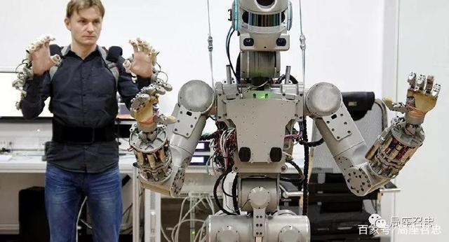 会开车、能射击，俄罗斯机器人明年就要上天了？！