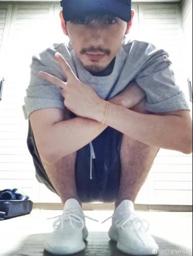白宇微博晒生活照，粉丝却在评论区炸开了锅，网友：是真的皮
