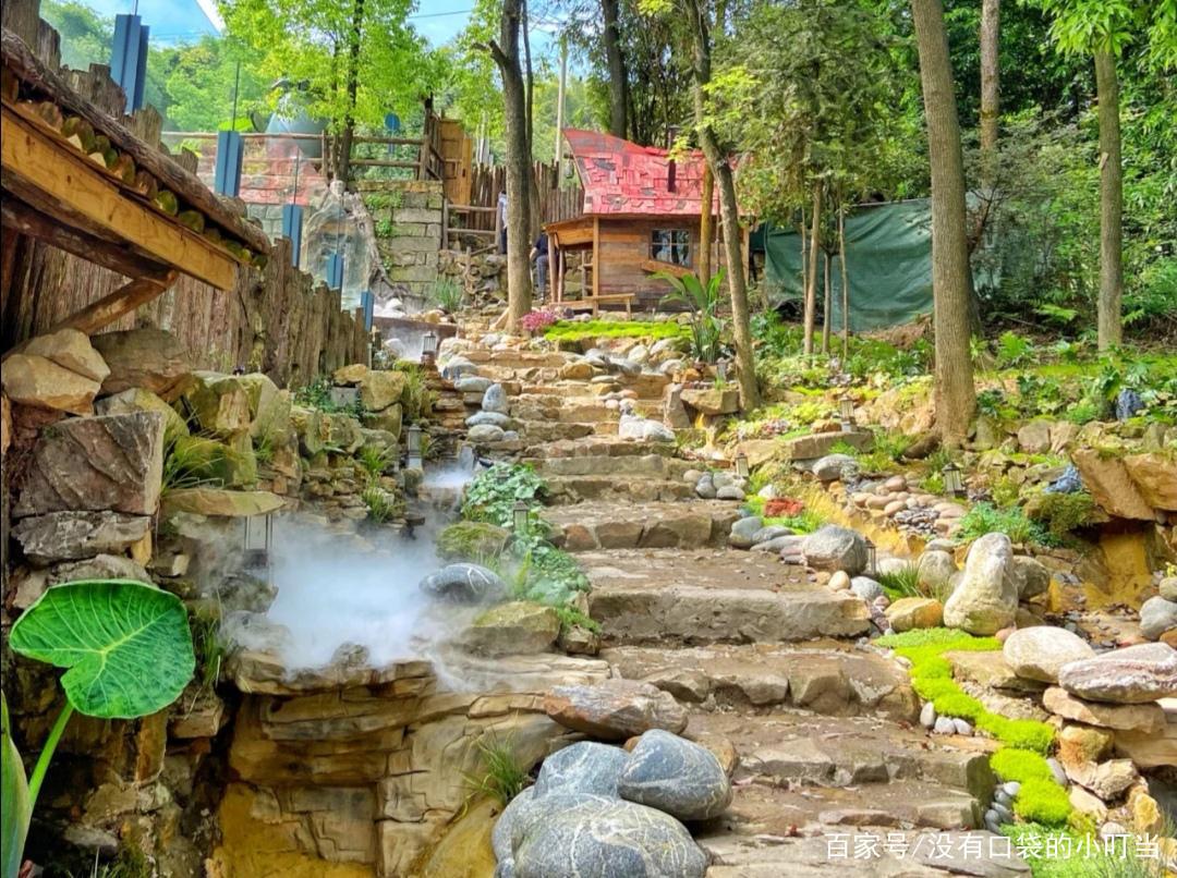 闯进宫崎骏的动漫世界，和龙猫合影，与无脸男喝下午茶