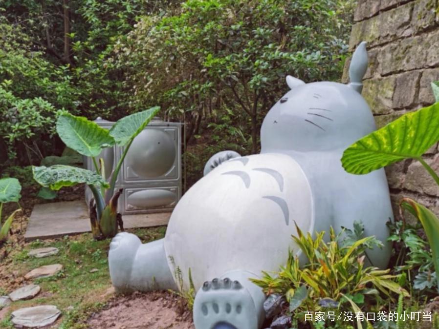 闯进宫崎骏的动漫世界，和龙猫合影，与无脸男喝下午茶