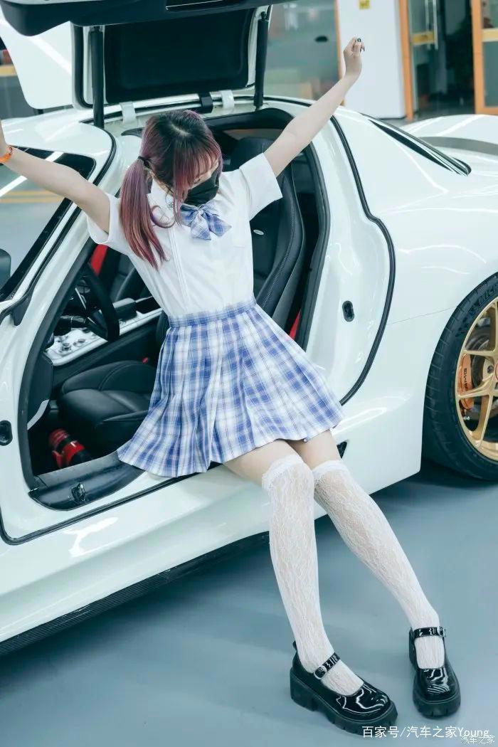 JUICYBOXX超次元改装文化节，满屏JkCos长腿小姐姐！