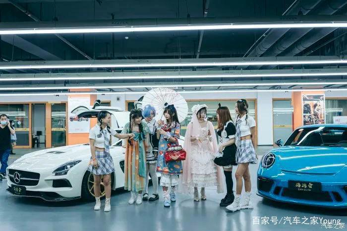 JUICYBOXX超次元改装文化节，满屏JkCos长腿小姐姐！