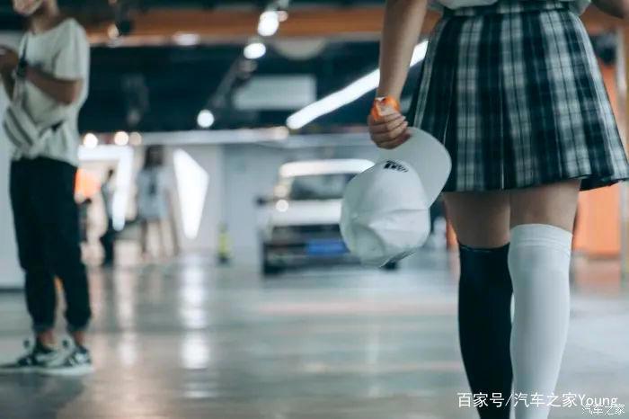 JUICYBOXX超次元改装文化节，满屏JkCos长腿小姐姐！