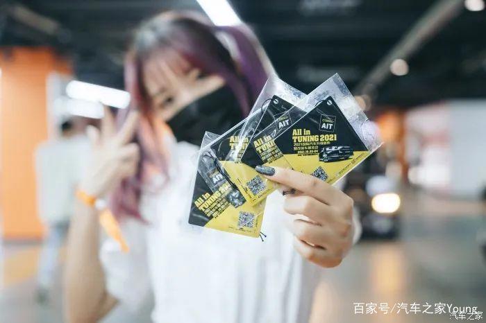 JUICYBOXX超次元改装文化节，满屏JkCos长腿小姐姐！