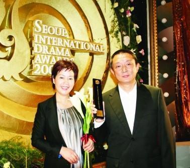 那个一手捧红虞书欣、胡一天的女人，也曾跟郭敬明手牵手