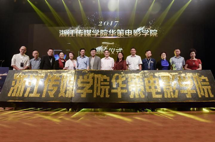 那个一手捧红虞书欣、胡一天的女人，也曾跟郭敬明手牵手