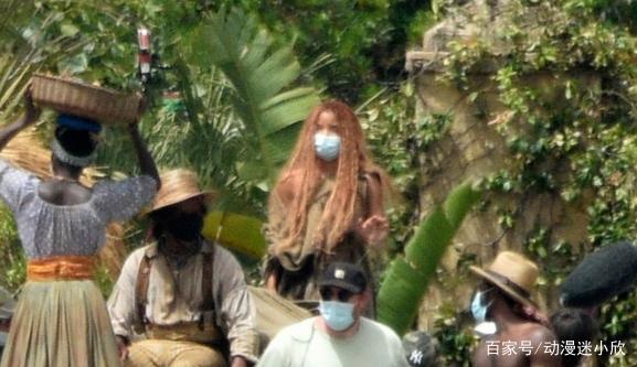 《小美人鱼》真人电影，梦幻美人鱼变原始土著，网友：别上岸了