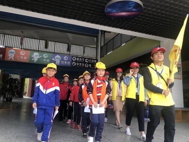 小眼睛看大世界他们与动漫科技亲密接触