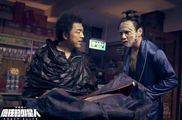 《疯狂外星人》差《流浪地球》票房15亿多却成就2位百亿票房明星