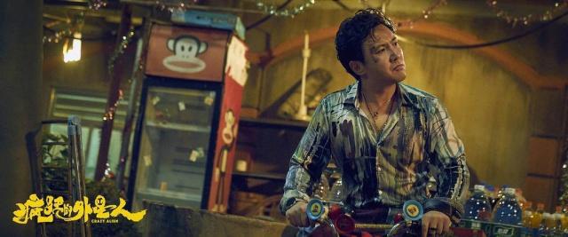 谁说《疯狂外星人》拿观众当猴耍？看懂这部荒诞片是现代人生存素养