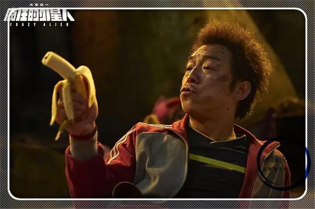 《疯狂外星人》：科幻外衣下的荒诞幽默，也是小人物的黑色喜剧！