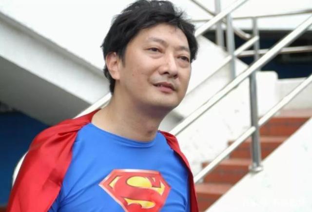 《疯狂外星人》豆瓣分数跌至及格线，比前面两部作品差在哪里？