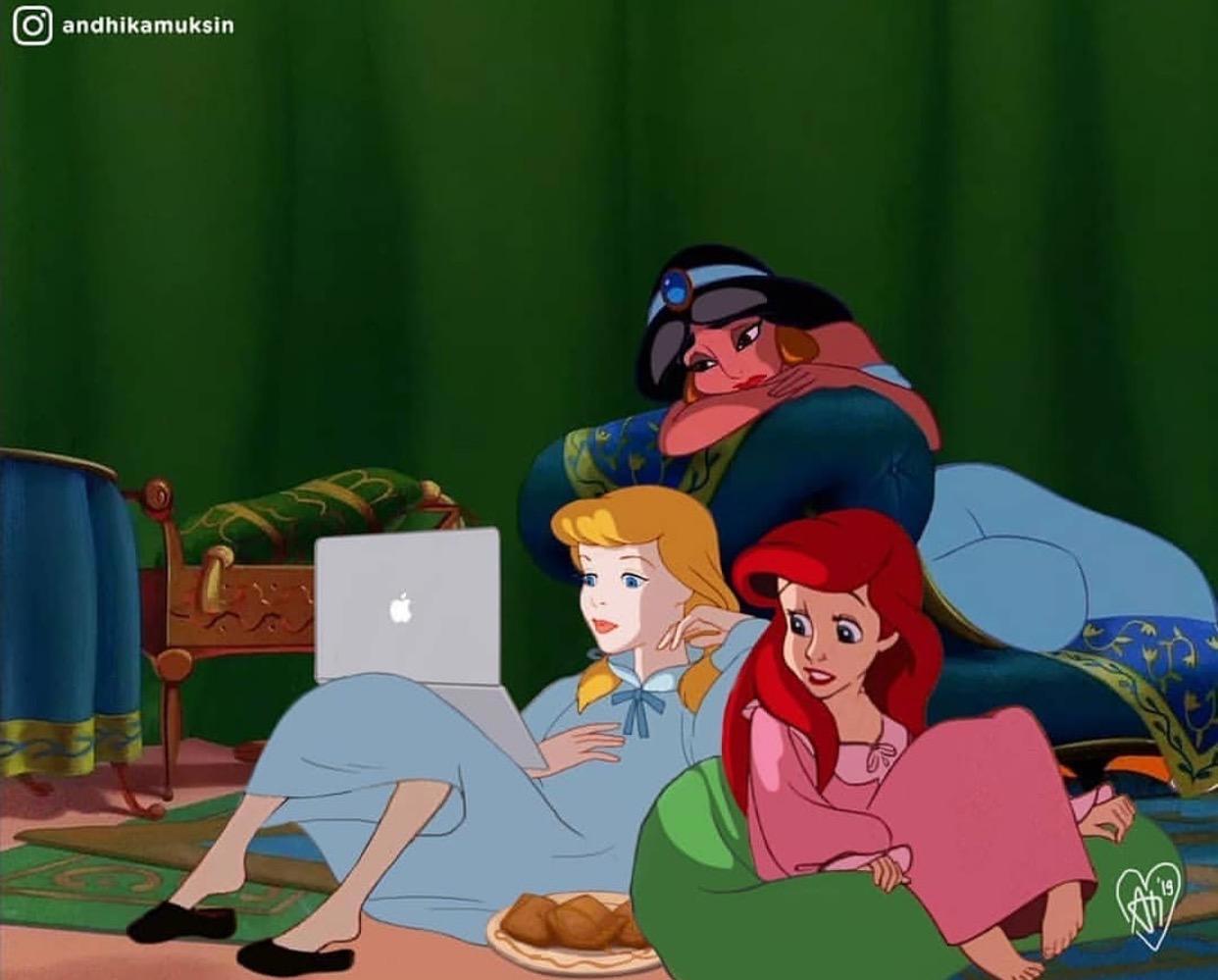 假如迪士尼公主是宅女，爱丽儿在家里泡澡，最勤奋的公主居然是她