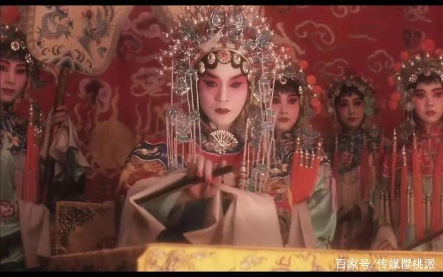 把《霸王别姬》、《一代宗师》都玩出圈，这个新番剧脑洞开出天际