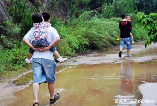 “读万卷书不如行万里路”，家长多带孩子出游，建立孩子的世界观