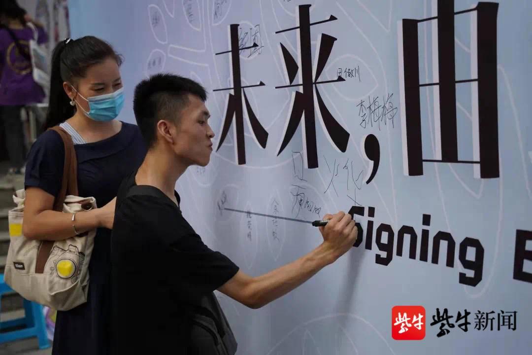 电竞·人｜9岁才学会走路的追梦男孩：高考超一本线38分拿下电竞赛点冠军