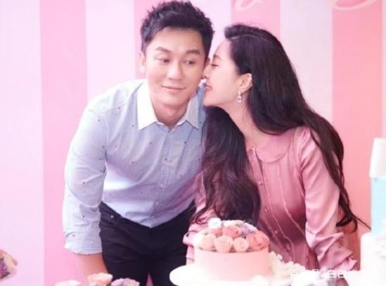 李晨为爱痴迷粉色，发文晒照一身粉红被指隔空示爱范冰冰