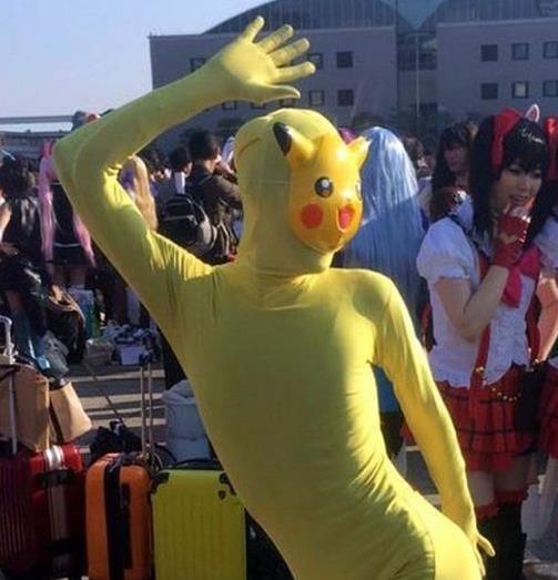 那些笑出腹肌的cosplay：兵长是被威胁了？要不然怎么会女装呢？