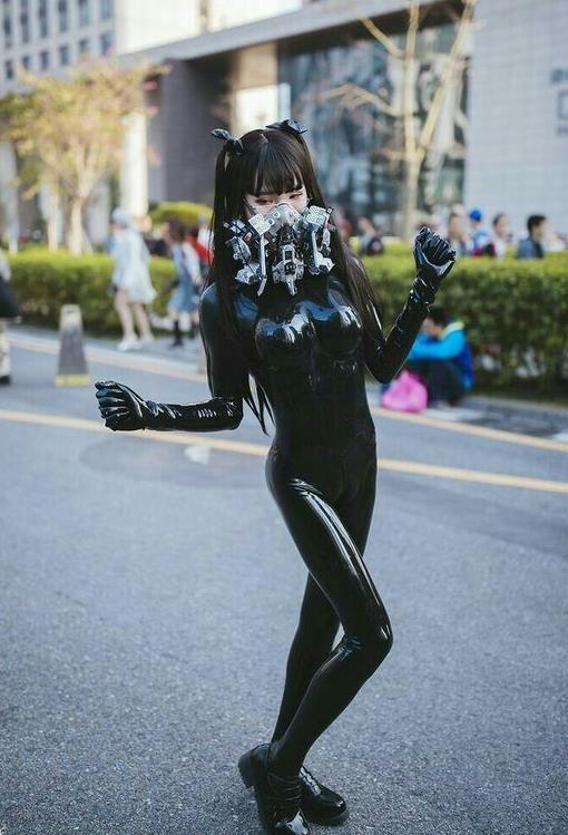 那些笑出腹肌的cosplay：兵长是被威胁了？要不然怎么会女装呢？