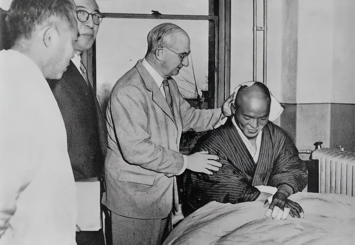 原子弹曾经炸平了广岛和长崎，九年后，日本人又尝到了氢弹的滋味