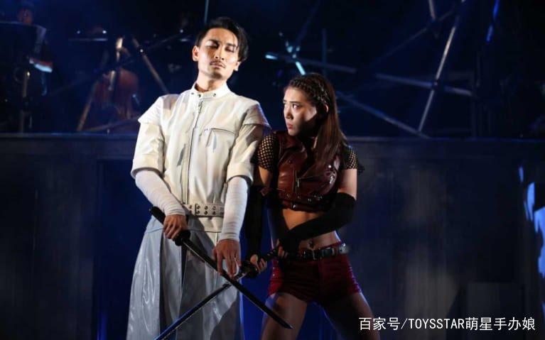 特利迦奥特曼队长登场，竟然是战队红战士