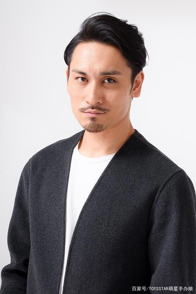 特利迦奥特曼队长登场，竟然是战队红战士