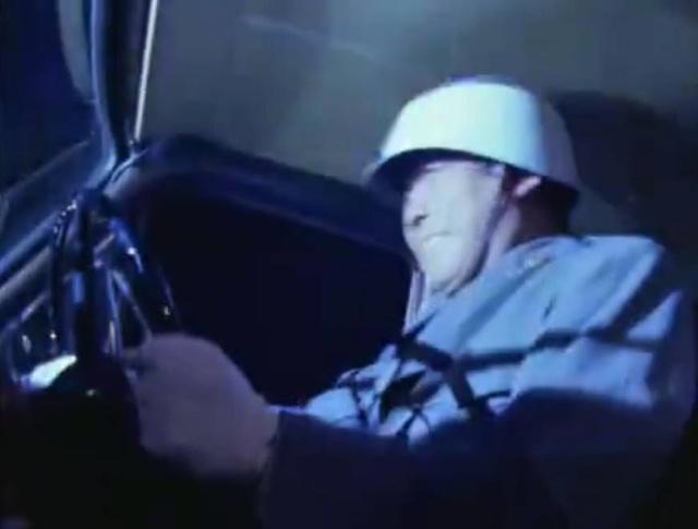 初代奥特曼里最沉重的一集。这个人到底是怪兽还是英雄?