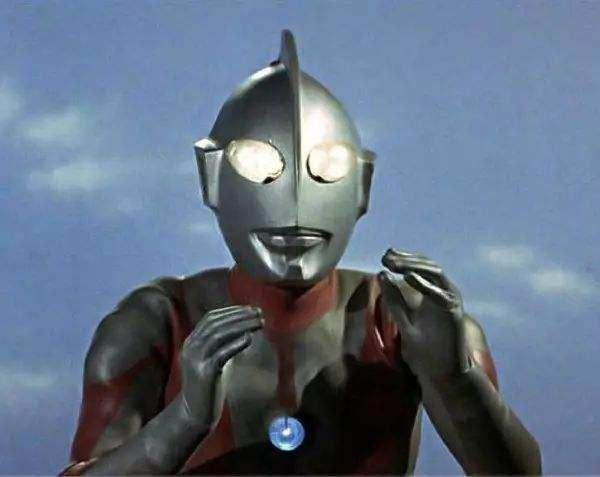 初代奥特曼里最沉重的一集。这个人到底是怪兽还是英雄?