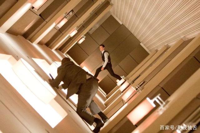 一手怪兽一手精灵，“复婚”华纳的传奇影业这次有点不一样