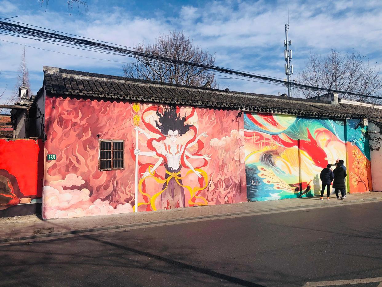 大鱼海棠、魔童哪吒、孙悟空……中山西路二期墙绘即将完工，等你去打卡