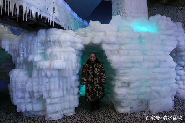 2千吨冰5千万元让地下车库变冰雪世界冰雕师每天挣1千5