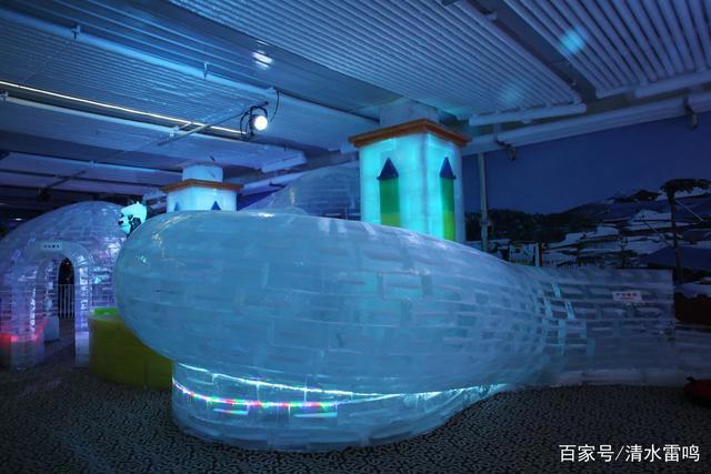 2千吨冰5千万元让地下车库变冰雪世界冰雕师每天挣1千5